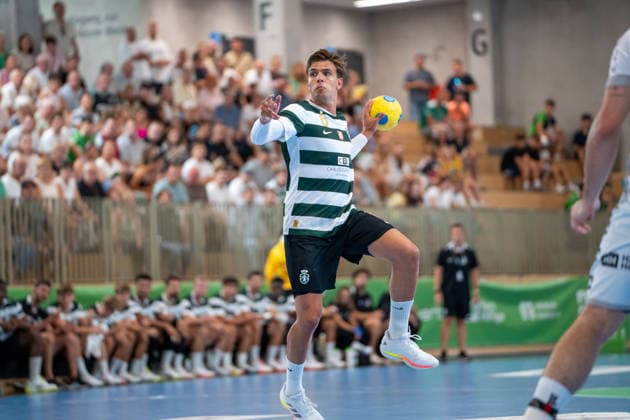 Handball I Herren I Saison 2026-2027 I Testspiel I HC Oppenweiler Backnang - Sporting Lissabon CP I 01.08.2026 Francisco Costa (6, Sporting Lissabon) im Wurf Backnang Murrtal Arena Baden-Württemberg Deutschland *** Handball I Men I 2026–2027 Season I Friendly Match I HC Oppenweiler vs. Sporting Lisbon CP I August 1, 2026 Francisco Costa 6, Sporting Lisbon scores at the Backnang Murrtal Arena, Baden-Württemberg, Germany Copyright: xLobeca MaxxPetershansx