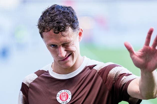 Deutschland: Fußball 2. Bundesliga 2026 27, Vorbereitungsspiel FC St. Pauli vs Deportivo de A Coruna Millerntor-Stadion (Hamburg): Martijn Kaars (FC St. Pauli, 19), Porträt Portrait *** Germany Soccer 2. Bundesliga 2026–27, Preseason Match: FC St. Pauli vs. Deportivo de A Coruna, Millerntor Stadium, Hamburg; Martijn Kaars, FC St. Pauli, 19, Profile Copyright: xStefanxTrochax