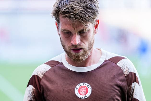 Deutschland: Fußball 2. Bundesliga 2026 27, Vorbereitungsspiel FC St. Pauli vs Deportivo de A Coruna Millerntor-Stadion (Hamburg): Marcus Mathisen (FC St. Pauli, 6), Porträt Portrait, Freisteller *** Germany Soccer 2. Bundesliga 2026–27, Preseason Match: FC St. Pauli vs. Deportivo de A Coruna, Millerntor Stadium, Hamburg, Marcus Mathisen, FC St. Pauli, 6, Portrait, Cutout Copyright: xStefanxTrochax