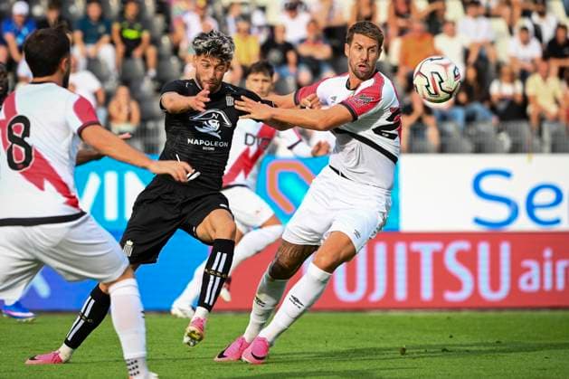 Sporting Charleroi v Rayo Vallecano - Jupiler Pro League Friendly CHARLEROI, BELGIUM - AUGUST 01 : Colassin Antoine midfielder of Sporting Charleroi fights for the ball with Lejeune Florian of Rayo Vallecano during the Jupiler Pro League friendly match between Sporting Charleroi and Rayo Vallecano de Madrid on August 1, 2026 in Charleroi, Belgium, 01 08 2026 Charleroi Belgium  Copyright: xVincentxKalutx