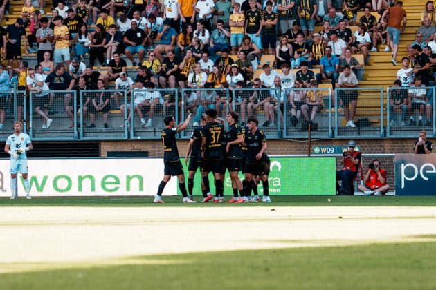 Niederlande Deutschland: Fußball Testspiel Männer 2026 - 2027 - Roda JC Kerkrade vs. Alemannia Aachen - 0 : 1 Parkstad Limburg Stadion, Tor, Jubel, Freude, Emotionen, Torschütze Mehdi Loune (Alemannia Aachen, 10) *** Netherlands vs. Germany Men s Soccer Friendly 2026 2027 Roda JC Kerkrade vs. Alemannia Aachen 0–1 Parkstad Limburg Stadium, Goal, Cheers, Joy, Emotions, Goal Scorer Mehdi Loune (Alemannia Aachen), 10 Copyright: xThiemoxRudolphx