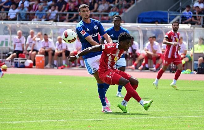 01.08.2026 xkhx Kassel Regionalliga Südwest Saison 2026 2027 - Bundesliga Freundschaftsspiel KSV Hessen Kassel - FC Schalke 04 Dejan Ljubicic (21, S04) gegen Phinees Bonianga (11, Hessen Kassel) *** August 1, 2026 xkhx Kassel Regional League Southwest 2026–2027 Season Bundesliga Friendly Match KSV Hessen Kassel vs. FC Schalke 04 Dejan Ljubicic 21 (S04) vs. Phinees Bonianga 11 (Hessen Kassel)
