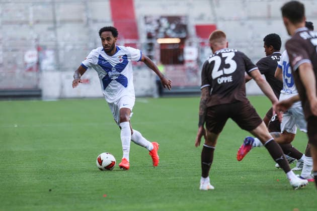 Fussball: Freundschaftsspiel, FC St. Pauli - Deportivo La Coruna, Hamburg, 01.08.2026 Pierre-Emerick Aubameyang (La Couna) *** Soccer Friendly Match, FC St. Pauli vs. Deportivo La Coruna, Hamburg, August 1, 2026, Pierre-Emerick Aubameyang, La Coruna
