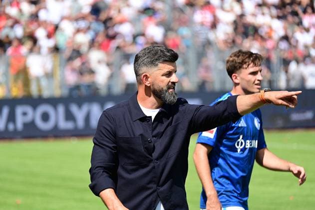 01.08.2026 xkhx Kassel Regionalliga Südwest Saison 2026 2027 - Bundesliga Freundschaftsspiel KSV Hessen Kassel - FC Schalke 04 Trainer Miron Muslic. FC Schalke 04 gestikulierend *** August 1, 2026 xkhx Kassel Regional League Southwest 2026–2027 Season Bundesliga Friendly Match KSV Hessen Kassel vs. FC Schalke 04 Coach Miron Muslic of FC Schalke 04 gesturing