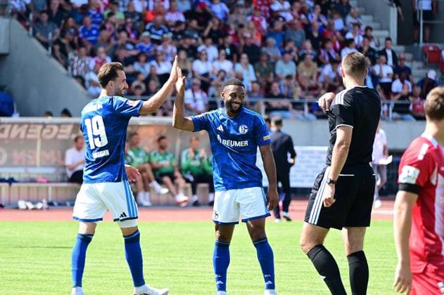 01.08.2026 xkhx Kassel Regionalliga Südwest Saison 2026 2027 - Bundesliga Freundschaftsspiel KSV Hessen Kassel - FC Schalke 04 Torjubel Kenan Karaman und Moussa Sylla (S04) *** August 1, 2026 xkhx Kassel Regionalliga Southwest 2026–2027 Season Bundesliga Friendly Match KSV Hessen Kassel vs. FC Schalke 04 Goal Celebration: Kenan Karaman and Moussa Sylla S04
