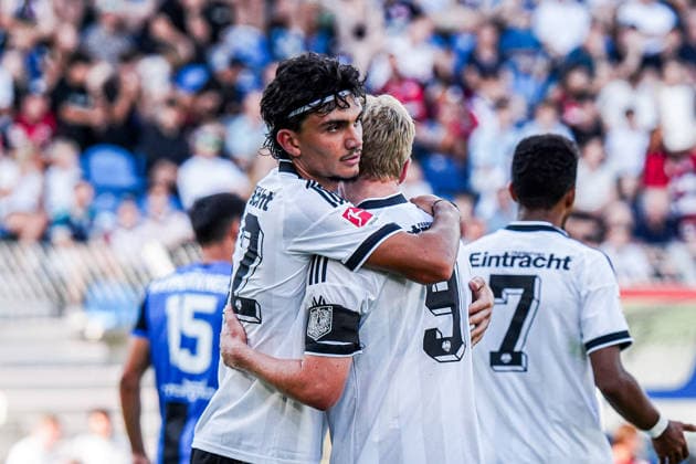 Deutschland: Fussball 2026 2027 , Testspiel , Freundschaftsspiel - SV Waldhof Mannheim vs. SG Einracht Frankfurt - Carl-Benz-Stadion (Mannheim) : Can Uzun (Eintracht Frankfurt, 42) und Jonathan Burkardt (Eintracht Frankfurt, 9) Mimik, Gesichtsausdruck, Emotion, Tor und Torjubel zum 0:1 Mannheim Carl-Benz-Stadion Deutschland *** German Soccer 2026 2027, Exhibition Match, Friendly Match: SV Waldhof Mannheim vs. SG Eintracht Frankfurt at Carl Benz Stadium, Mannheim; Can Uzun (Eintracht Frankfurt, 42) and Jonathan Burkardt (Eintracht Frankfurt, 9); facial expressions, emotions, goal, and goal celebration for the 0–1 score; Mannheim, Carl Benz Stadium, Germany Copyright: xBennetxLongx