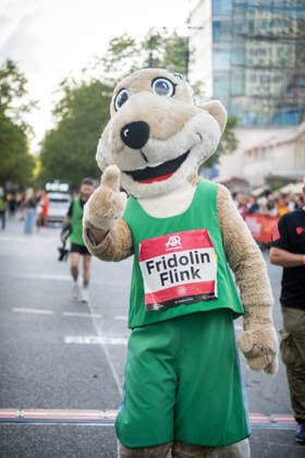 Adidas Runners City Night Berlin 2026 Maskottchen: Fridolin Flinkadidas Runners City Night am Kurfürstendamm in Berlin-Charlottenburg, Berlin (Deutschland) am 01. August 2026 *** Adidas Runners City Night Berlin 2026 Mascot Fridolin Flink; Adidas Runners City Night on Kurfürstendamm in Berlin-Charlottenburg, Berlin, Germany, on August 1, 2026 Copyright: xBEAUTIFULxSPORTS Kuehnx