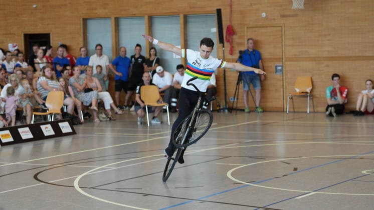 Philipp Thies Rapp während seiner Kür, RSV Tailfingen, Deutschland Weltcup, Kunstrad, 01.08.2026 Weltcup, Kunstrad, 01.08.2026 Foto: Eibner-Pressefoto Pascal Sattler *** Philipp Thies Rapp during his freestyle routine, RSV Tailfingen, Germany World Cup, Artistic Cycling, August 1, 2026 World Cup, Artistic Cycling, August 1, 2026 Photo: Eibner Press Photo by Pascal Sattler Copyright: xEibner-Pressefotox EP_PSR