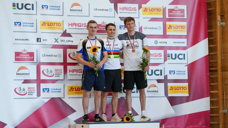 Philipp Thies Rapp, Jonas Beiter und Linus Weber bei der Siegerehrung, RSV Tailfingen, Deutschland Weltcup, Kunstrad, 01.08.2026 Weltcup, Kunstrad, 01.08.2026 Foto: Eibner-Pressefoto Pascal Sattler *** Philipp Thies Rapp, Jonas Beiter, and Linus Weber at the awards ceremony, RSV Tailfingen, Germany; Artistic Cycling World Cup, August 1, 2026; Artistic Cycling World Cup, August 1, 2026; Photo: Eibner; Press photo by Pascal Sattler Copyright: xEibner-Pressefotox EP_PSR