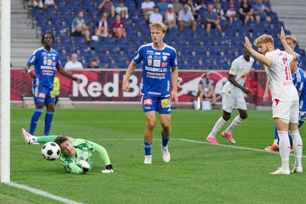Salzburg, Österreich 01. August 2026: ADMIRAL Bundesliga - 2026 2027 - Sp. 1 - FC Red Bull Salzburg gegen TSV Egger Glas Hartberg Im Bild: Torwart Armin Pecsi (TSV) Red Bull Arena *** Salzburg, Austria, August 1, 2026 ADMIRAL Bundesliga 2026–2027 Matchday 1: FC Red Bull Salzburg vs. TSV Egger Glas Hartberg Pictured: Goalkeeper Armin Pecsi, TSV, at Red Bull Arena Copyright: xFotostandx xWassmuthx