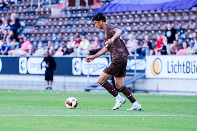 Deutschland: Fußball 2. Bundesliga 2026 27, Vorbereitungsspiel FC St. Pauli vs Deportivo de A Coruna Millerntor-Stadion (Hamburg): Taichi Hara (FC St. Pauli, 18), Freisteller *** Germany Soccer 2. Bundesliga 2026–27, Preseason Match: FC St. Pauli vs. Deportivo de A Coruna, Millerntor Stadium, Hamburg, Taichi Hara, FC St. Pauli, 18, Cutout Copyright: xStefanxTrochax