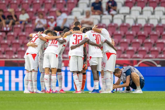 SOCCER - BL, RBS vs Hartberg SALZBURG,AUSTRIA,01.AUG.26 - SOCCER - ADMIRAL Bundesliga, Red Bull Salzburg vs TSV Hartberg. Image shows team Salzburg (RBS).  GEPAxpictures xWolfgangxKofler