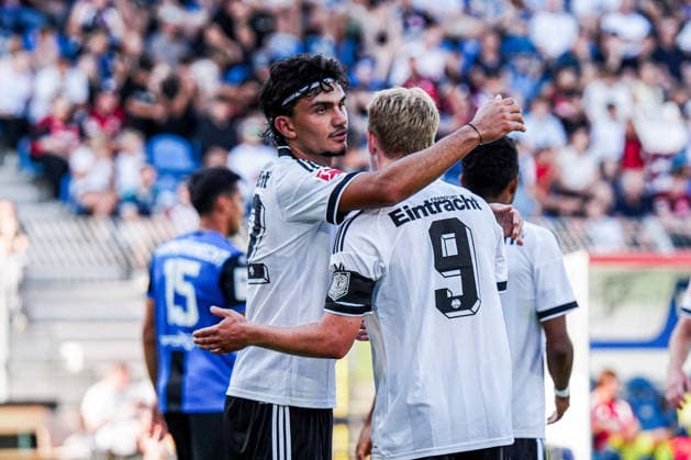 Deutschland: Fussball 2026 2027 , Testspiel , Freundschaftsspiel - SV Waldhof Mannheim vs. SG Einracht Frankfurt - Carl-Benz-Stadion (Mannheim) : Can Uzun (Eintracht Frankfurt, 42) und Jonathan Burkardt (Eintracht Frankfurt, 9) Mimik, Gesichtsausdruck, Emotion, Tor und Torjubel zum 0:1 Mannheim Carl-Benz-Stadion Deutschland *** German Soccer 2026 2027, Exhibition Match, Friendly Match: SV Waldhof Mannheim vs. SG Eintracht Frankfurt at Carl Benz Stadium, Mannheim; Can Uzun (Eintracht Frankfurt, 42) and Jonathan Burkardt (Eintracht Frankfurt, 9); facial expressions, emotions, goal, and goal celebration for the 0–1 score; Mannheim, Carl Benz Stadium, Germany Copyright: xBennetxLongx