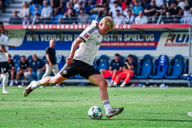 Deutschland: Fussball 2026 2027 , Testspiel , Freundschaftsspiel - SV Waldhof Mannheim vs. SG Einracht Frankfurt - Carl-Benz-Stadion (Mannheim) : Jonathan Burkardt (Eintracht Frankfurt, 9) am Ball, im Ballbesitz Mannheim Carl-Benz-Stadion Deutschland *** Germany Soccer 2026 2027, Exhibition Match, Friendly Match: SV Waldhof Mannheim vs. SG Eintracht Frankfurt, Carl Benz Stadium, Mannheim, Jonathan Burkardt (Eintracht Frankfurt), 9 on the ball, in possession, Mannheim, Carl Benz Stadium, Germany Copyright: xBennetxLongx