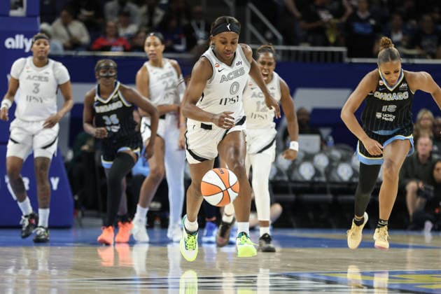 CHICAGO, USA - August 1: Jackie Young (0 Las Vegas Aces) steals the ball during the game between the Chicago Sky and Las Vegas Aces at the United Center on Saturday, August 1 in Chicago, USA  Copyright: xShainaxBenhiyoun SPPx Sportspressphoto_SPR198980