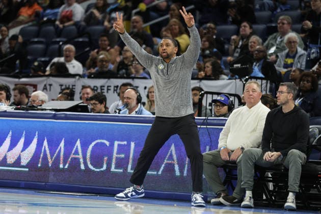 CHICAGO, USA - August 1: Chicago Sky Head Coach, Tyler Marsh coaches during the game between the Chicago Sky and Las Vegas Aces at the United Center on Saturday, August 1 in Chicago, USA  Copyright: xShainaxBenhiyoun SPPx Sportspressphoto_SPR198984