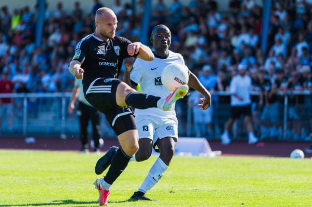 Patrick Kurzen (1. FC Bocholt, 07) spitzelt Mohamed Cisse (VFB Hilden, 13) den Ball weg der grosse Augen macht VFB Hilden vs. 1. FC Bocholt, Fussball, Regionalliga-West, 01.Spieltag, Saison 2026 27, 01.08.2026, VFB Hilden vs. 1. FC Bocholt, Fussball, Regionalliga-West, 01.Spieltag, Saison 2026 27, 01.08.2026 Hilden *** Patrick Kurzen (1 FC Bocholt), No. 7, steals the ball from Mohamed Cisse (VFB Hilden), No. 13, who looks on in surprise. VFB Hilden vs. 1 FC Bocholt, Soccer, Regionalliga West, Matchday 1, 2026–27 Season, August 1, 2026, VFB Hilden vs. 1 FC Bocholt, Soccer, Regionalliga West, Matchday 1, 2026–27 Season, August 1, 2026, Hilden Copyright: xEibner-Pressefoto LukasxBaldygax EP_LBA