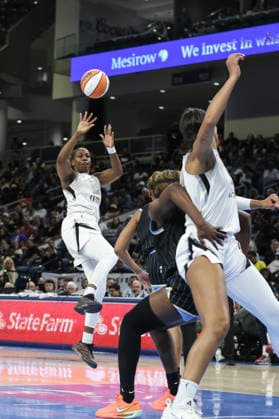 CHICAGO, USA - August 1: Chelsea Gray (12 Las Vegas Aces) passes the ball during the game between the Chicago Sky and Las Vegas Aces at the United Center on Saturday, August 1 in Chicago, USA  Copyright: xShainaxBenhiyoun SPPx Sportspressphoto_SPR198992
