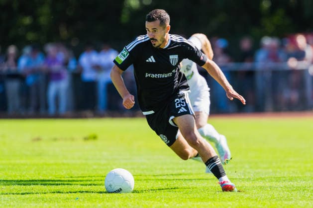 Marvin Lorch (1. FC Bocholt, 25) treibt den Ball VFB Hilden vs. 1. FC Bocholt, Fussball, Regionalliga-West, 01.Spieltag, Saison 2026 27, 01.08.2026, VFB Hilden vs. 1. FC Bocholt, Fussball, Regionalliga-West, 01.Spieltag, Saison 2026 27, 01.08.2026 Hilden *** Marvin Lorch of 1 FC Bocholt, No. 25, drives the ball forward. VFB Hilden vs. 1 FC Bocholt, Soccer, Regionalliga West, Matchday 1, 2026–27 Season, August 1, 2026, VFB Hilden vs. 1 FC Bocholt, Soccer, Regionalliga West, Matchday 1, 2026–27 Season, August 1, 2026, Hilden Copyright: xEibner-Pressefoto LukasxBaldygax EP_LBA