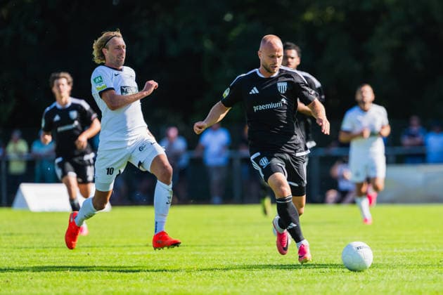 Pascal Weber (VFB Hilden, 10) jagt den Ball hinterher, Patrick Kurzen (1. FC Bocholt, 07) am Ball VFB Hilden vs. 1. FC Bocholt, Fussball, Regionalliga-West, 01.Spieltag, Saison 2026 27, 01.08.2026, VFB Hilden vs. 1. FC Bocholt, Fussball, Regionalliga-West, 01.Spieltag, Saison 2026 27, 01.08.2026 Hilden *** Pascal Weber (VFB Hilden, No. 10) chases after the ball; Patrick Kurzen (1 FC Bocholt, No. 07) has the ball. VFB Hilden vs. 1 FC Bocholt, soccer, Regionalliga West, Matchday 1, 2026–27 season, August 1, 2026, VFB Hilden vs. 1 FC Bocholt, soccer, Regionalliga West, Matchday 1, 2026–27 season, August 1, 2026, Hilden Copyright: xEibner-Pressefoto LukasxBaldygax EP_LBA