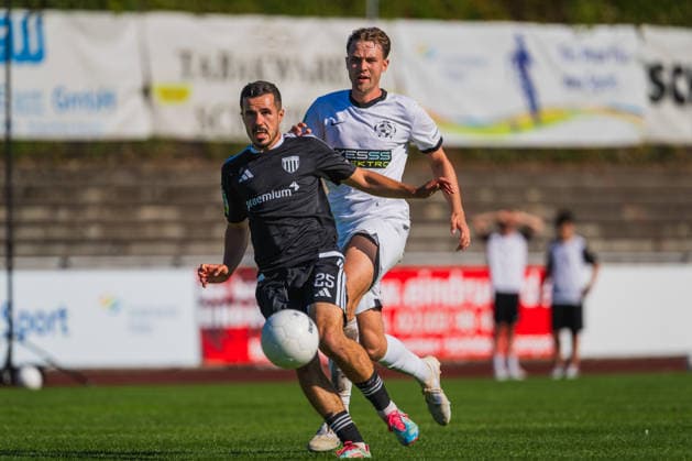 Marvin Lorch (1. FC Bocholt, 25) klaert den Ball vor Etienne Feese (VFB Hilden, 24) VFB Hilden vs. 1. FC Bocholt, Fussball, Regionalliga-West, 01.Spieltag, Saison 2026 27, 01.08.2026, VFB Hilden vs. 1. FC Bocholt, Fussball, Regionalliga-West, 01.Spieltag, Saison 2026 27, 01.08.2026 Hilden *** Marvin Lorch (1 FC Bocholt, 25) clears the ball in front of Etienne Feese (VFB Hilden, 24) – VFB Hilden vs. 1 FC Bocholt, Soccer, Regionalliga West, Matchday 1, 2026–27 Season, August 1, 2026, VFB Hilden vs. 1 FC Bocholt, Soccer, Regionalliga West, Matchday 1, 2026–27 Season, August 1, 2026, Hilden Copyright: xEibner-Pressefoto LukasxBaldygax EP_LBA