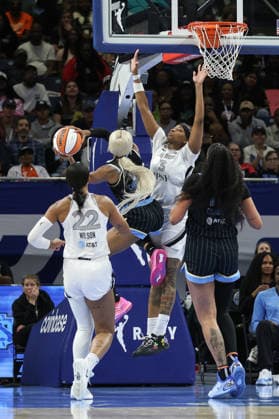 CHICAGO, USA - August 1: DiJonai Carrington (7 Chicago Sky) shoots the ball over NaLyssa Smith (3 Las Vegas Aces) during the game between the Chicago Sky and Las Vegas Aces at the United Center on Saturday, August 1 in Chicago, USA  Copyright: xShainaxBenhiyoun SPPx Sportspressphoto_SPR198998