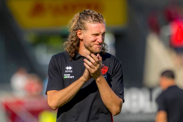 Heidenheim, Deutschland 01. August 2026: Testspiel - 2026 2027 - 1. FC Heidenheim 1846 gegen FC Ingolstadt 04 Im Bild: Vinko Sapina (FCI) bedankt sich bei den mitgereisten Fans. Voith-Arena Bayern *** Heidenheim, Germany, August 1, 2026; Friendly Match 2026–2027: 1 FC Heidenheim 1846 vs. FC Ingolstadt 04; Pictured: Vinko Sapina; FCI thanks the fans who traveled with the team; Voith Arena, Bavaria Copyright: xFotostandx xSchäferx