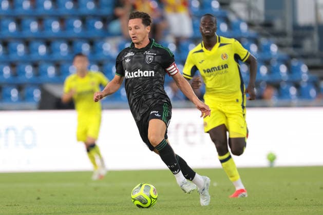 Como, Italy, 1st August 2026. Florian Thauvin of Racing Club de Lens takes is pursued by Pape Gueye of Villarreal CF during the Villarreal CF vs Racing Club de Lens Como Cup 2026 Final, Pre Season Friendly match at Stadio Giuseppe Sinigaglia, Como. Picture credit should read: Jonathan Moscrop Sportimage EDITORIAL USE ONLY. No use with unauthorised audio, video, data, fixture lists, club league logos or live services. Online in-match use limited to 120 images, no video emulation. No use in betting, games or single club league player publications. SPI_005_JM_VILLARREAL_LENS SPI-4891-0005