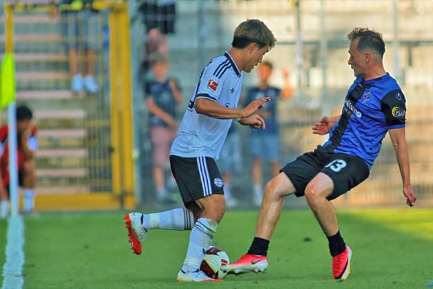 v.li. Ritsu Doan (Eintracht Frankfurt, 20),Arlind Rexhepi (SV Waldhof Mannheim, 33) GER, SV Waldhof Mannheim gegen Eintracht Frankfurt, Fussball, Testspieltag, Spielzeit 2026, 01.08.2026. (DFL DFB REGULATIONS PROHIBIT ANY USE OF PHOTOGRAPHS as IMAGE SEQUENCES and or QUASI-VIDEO). GER,SV Waldhof Mannheim gegen Eintracht Frankfurt, Fussball, Testspieltag, Spielzeit 2026, 01.08.2026. Mannheim *** From left: Ritsu Doan, Eintracht Frankfurt, 20; Arlind Rexhepi, SV Waldhof Mannheim, 33 (GER); SV Waldhof Mannheim vs. Eintracht Frankfurt, soccer, friendly match day, 2026 season, August 1, 2026 DFL DFB regulations prohibit any use of photographs as image sequences and or quasi-video GER, SV Waldhof Mannheim vs. Eintracht Frankfurt, soccer, friendly match day, 2026 season, August 1, 2026, Mannheim Copyright: xEibner-Pressefoto JoergxHirschx EP_JHH