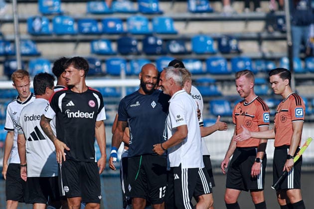 v.li.Terrence Boyd (SV Waldhof Mannheim, 13) im Shakhand mit Adolf Huetter (Eintracht Frankfurt, Cheftrainer) GER, SV Waldhof Mannheim gegen Eintracht Frankfurt, Fussball, Testspieltag, Spielzeit 2026, 01.08.2026. (DFL DFB REGULATIONS PROHIBIT ANY USE OF PHOTOGRAPHS as IMAGE SEQUENCES and or QUASI-VIDEO). GER,SV Waldhof Mannheim gegen Eintracht Frankfurt, Fussball, Testspieltag, Spielzeit 2026, 01.08.2026. Mannheim *** From left: Terrence Boyd (SV Waldhof Mannheim), No. 13, at Shakhand with Adolf Huetter (Eintracht Frankfurt), head coach (GER), SV Waldhof Mannheim vs. Eintracht Frankfurt, soccer, friendly match day, 2026 season, August 1, 2026 DFL DFB regulations prohibit any use of photographs as image sequences and or quasi-video GER, SV Waldhof Mannheim vs. Eintracht Frankfurt, soccer, friendly match day, 2026 season, August 1, 2026, Mannheim Copyright: xEibner-Pressefoto JoergxHirschx EP_JHH