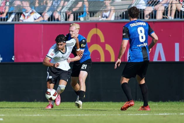 v. li. im Zweikampf, Can Uzu (Eintracht Frankfurt, 42),Julian Rieckmann (SV Waldhof Mannheim, 21) GER, SV Waldhof Mannheim gegen Eintracht Frankfurt, Fussball, Testspieltag, Spielzeit 2026, 01.08.2026. (DFL DFB REGULATIONS PROHIBIT ANY USE OF PHOTOGRAPHS as IMAGE SEQUENCES and or QUASI-VIDEO). GER,SV Waldhof Mannheim gegen Eintracht Frankfurt, Fussball, Testspieltag, Spielzeit 2026, 01.08.2026. Mannheim *** From left in a one-on-one duel: Can Uzu (Eintracht Frankfurt, 42) and Julian Rieckmann (SV Waldhof Mannheim, 21, GER); SV Waldhof Mannheim vs. Eintracht Frankfurt, soccer, friendly match day, 2026 season, August 1, 2026 DFL DFB regulations prohibit any use of photographs as image sequences and or quasi-video GER, SV Waldhof Mannheim vs. Eintracht Frankfurt, soccer, friendly match day, 2026 season, August 1, 2026, Mannheim Copyright: xEibner-Pressefoto JoergxHirschx EP_JHH