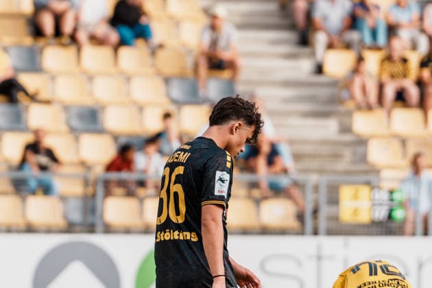 Niederlande Deutschland: Fußball Testspiel Männer 2026 - 2027 - Roda JC Kerkrade vs. Alemannia Aachen - Parkstad Limburg Stadion, Faton Ademi (Alemannia Aachen, 36) Nah, hängender Kopf, unzufrieden *** Netherlands vs. Germany Men s Soccer Friendly 2026 2027 Roda JC Kerkrade vs. Alemannia Aachen Parkstad Limburg Stadium, Faton Ademi (Alemannia Aachen), 36, close-up, head down, looking dissatisfied Copyright: xThiemoxRudolphx