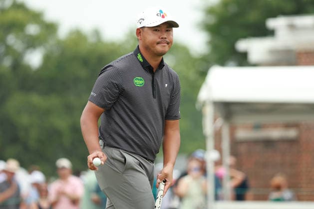 Rocket Classic DETROIT, MICHIGAN - AUGUST 1: Si Woo Kim of Republic of Korea acknowledges the gallery on the 18th green during the third round of the Rocket Classic 2026 at the Detroit Country Club in Detroit, Michigan, MI, USA Saturday, August 1, 2026. Detroit Michigan United States  Copyright: xJorgexLemusx originalFilename:lemus-rocketcl260801_np1aq.jpg
