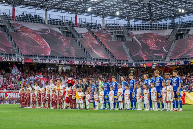 SOCCER - BL, RBS vs Hartberg SALZBURG,AUSTRIA,01.AUG.26 - SOCCER - ADMIRAL Bundesliga, Red Bull Salzburg vs TSV Hartberg. Image shows both teams.  GEPAxpictures xWolfgangxKofler