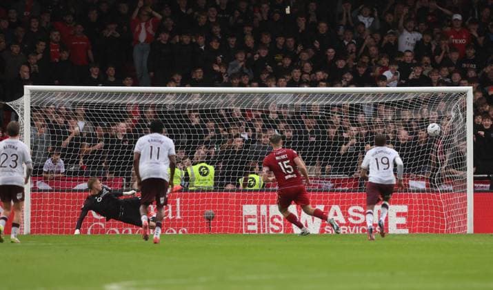 Aberdeen s Kevin Nisbett scores penalty Aberdeen v Heart of Midlothian, William Hill Scottish Premiership, Football, Pittodrie, Aberdeen, Scotland, UK - 01 Aug 2026Aberdeen Pittodrie Scotland United Kingdom  Copyright: xRussellxCheyne Shutterstockx 17024383cz