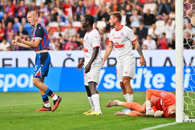 2. kolo prvni fotbalove ligy: Viktoria Plzen - Zbrojovka Brno, 1. srpna 2026, Plzen. Vlevo Karel Spacil z Plzne slavi branku sveho tymu. (CTKxPhoto MiroslavxChaloupka) CTKPhotoP2026080105079  CTKPhotoP2026080105079