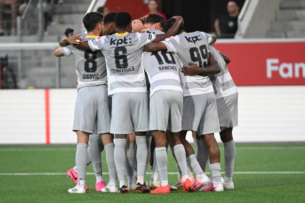 THUN, SWITZERLAND - AUGUST 1: the players from BSC Young Boys celebrate the score from Lewin Blum of Young Boys 0:2 during the Swiss Super League 2026 27 match between FC Thun and BSC Young Boys at Visana Stadion on August 1, 2026 in Thun, Switzerland. Thun VISANA Stadion Bern Switzerland *** THUN, SWITZERLAND, AUGUST 1: The players from BSC Young Boys celebrate Lewin Blum s goal, making the score 0–2, during the 2026–27 Swiss Super League match between FC Thun and BSC Young Boys at Visana Stadium on August 1, 2026 in Thun, Switzerland Thun Visana Stadium Bern Switzerland Copyright: xJustPictures.ch ManuelxWinterbergerx jp-en-EuSpIm-MWI_1778