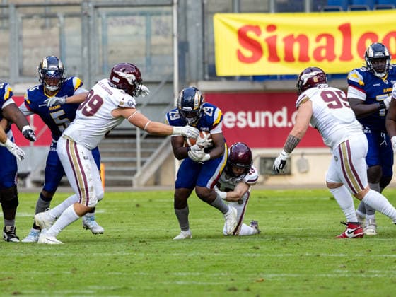 49 Felix Födinger (Linebacker) Rhein Fire tackle 29 Lionel Bangala (Running Back) Alpine Rams Rhein Fire vs Alpine Rams, American Football, American Football League Europe, Week 11, 2026, 01.08.2026, Duisburg Schauinsland-Reisen-Arena Germany Copyright: xPFA ChristopherxMettkenx