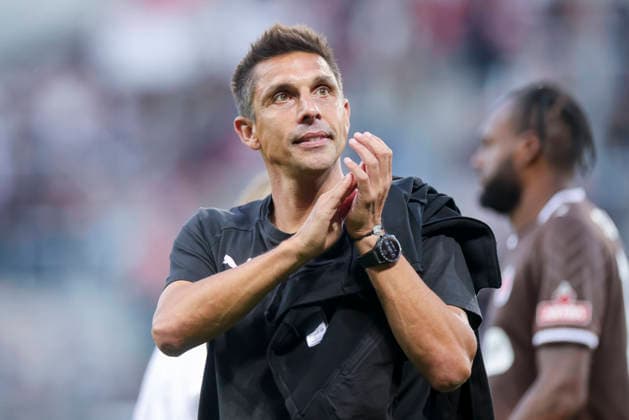 Trainer Marcel Rapp (FC St. Pauli) cheers during the pre-season friendly match between FC St. Pauli and RC Deportivo La Corunaat Millerntor Stadium on August 1, 2026 in Hamburg, Germany. (Photo by Marco Steinbrenner DeFodi Images) - *** Coach Marcel Rapp of FC St. Pauli cheers during the preseason friendly match between FC St. Pauli and RC Deportivo La Coruna at Millerntor Stadium on August 1, 2026, in Hamburg, Germany. Photo by Marco Steinbrenner, DeFodi Images