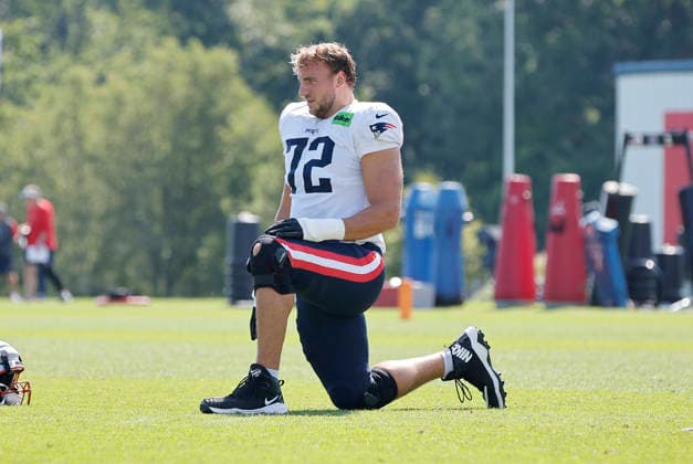 FOXBOROUGH, MA - AUGUST 01: New England Patriots offensive tackle Lorenz Metz (72) warms up during training camp on August 1, 2026, at Gillette Stadium in Foxborough, MA. (Photo by M. Anthony Nesmith Icon Sportswire) NFL, American Football Herren, USA AUG 01 New England Patriots Training Camp EDITORIAL USE ONLY Icon26080113