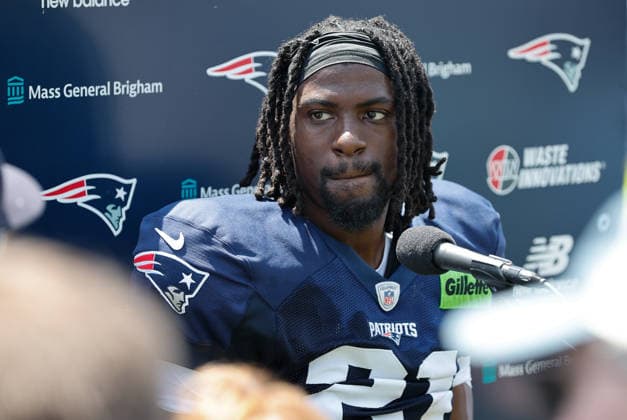 FOXBOROUGH, MA - AUGUST 01: New England Patriots cornerback Karon Prunty (21) speaks with the media during training camp on August 1, 2026, at Gillette Stadium in Foxborough, MA. (Photo by M. Anthony Nesmith Icon Sportswire) NFL, American Football Herren, USA AUG 01 New England Patriots Training Camp EDITORIAL USE ONLY Icon26080133
