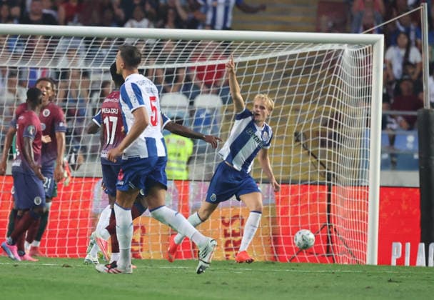 Porto-Torreense-Portugal Super Cup 8-1-2026 Victor Froholdt of FC Porto make your first goal in action during the final of SuperCup of Portugal between Porto FC and SC Uniao Torreense at Stadium Cidade of Coimbra on August 1 2026 in Coimbra (Portugal) (Photo by Luis de la Mata SportPix Sipa USA) Coimbra Stadium Coimbra Region Centro Portugal Copyright: xLuisxdexlaxMatax xsportPix.org.ux