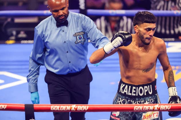 August 01, 2026: (L-R) Lightweight fight Dalis Kaleiopu celebrates after a knockdown during the Roach Jr. vs Zepeda card inside The Theater at the Virgin Hotels on August 1, 2026 in Las Vegas, NV. CSM. Boxing 2026: Roach Jr. Vs Zepeda AUG 01  - ZUMAc04_ 20260801_zma_c04_010 Copyright: xChristopherxTrimx