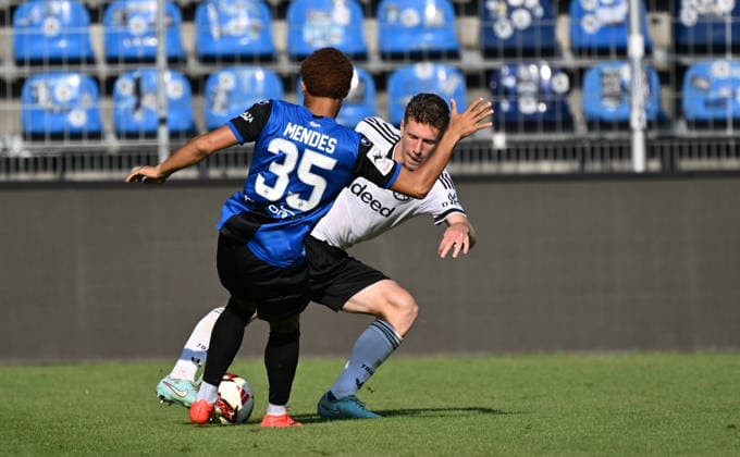 01.08.2026, xjhx, Fussball Testspiel, SV Waldhof Mannheim - Eintracht Frankfurt v.l. Djayson Mendes (Waldhof Mannheim), Elias Baum (Eintracht Frankfurt) Mannheim *** August 1, 2026, xjhx, Soccer Friendly Match, SV Waldhof Mannheim vs. Eintracht Frankfurt, Djayson Mendes (Waldhof Mannheim), Elias Baum (Eintracht Frankfurt), Mannheim