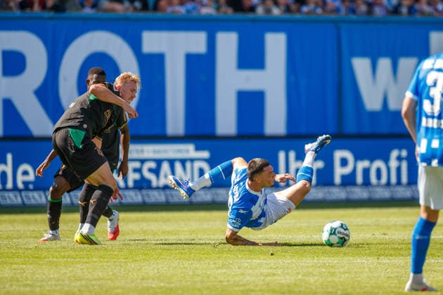 links Isac Lidberg (Gladbach) gegen Niklas Kölle (Rostock) ; GER, FC Hansa Rostock vs. Borussia Mönchengladbach, Fußball, Männer, Testspiel, Spielzeit 2026 2027, 01.08.2026 Rostock Ostseestadion Mecklenburg - Vorpommern Deutschland *** Left: Isac Lidberg (Gladbach) vs. Niklas Kölle (Rostock), GER, FC Hansa Rostock vs. Borussia Mönchengladbach, Soccer, Men, Friendly, 2026–2027 Season, August 1, 2026, Rostock Ostseestadion, Mecklenburg-Western Pomerania, Germany