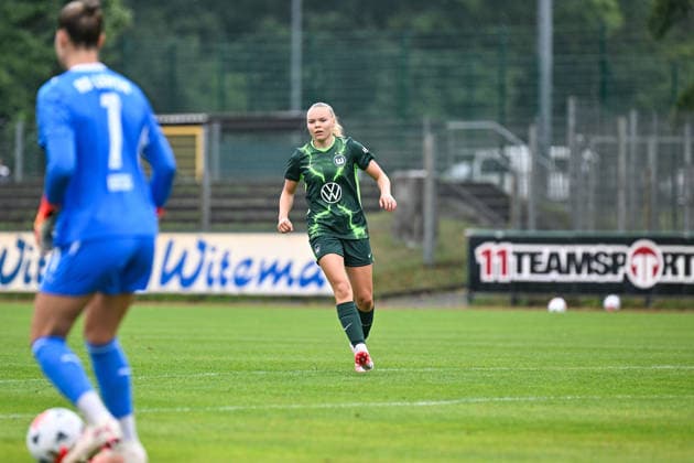 Fußball I Frauen I Saison 2026-2027 I Freundschaftsspiel I RB Leipzig - VfL Wolfsburg I 01.08.2026 Anny Kerim-Lindland (38, VfL Wolfsburg) Freisteller, Nahaufnahme, Porträt, Portrait, Einzelfoto, Einzelbild, Körper Markranstädt Rasenplatz, Stadion am Bad Großfeld, Am Stadtbad 30 Sachsen Deutschland *** Soccer I Women s I 2026–2027 Season I Friendly Match I RB Leipzig vs. VfL Wolfsburg I August 1, 2026 Anny Kerim Lindland 38, VfL Wolfsburg, cutout, close-up, portrait, single photo, single image, body, Markranstädt grass field, Stadion am Bad Großfeld, Am Stadtbad 30, Saxony, Germany Copyright: xLobeca InesxHähnelx