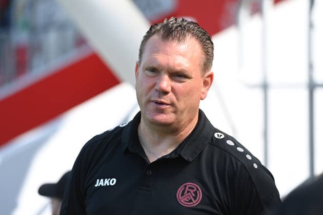Trainer Uwe KOSCHINAT (RWE) Portraet, Porträt, Portrait, Angeschnittenes Einzelbild, Einzelmotiv, Fussball 1. Bundesliga, Testspiel, testmatch, friendly match, Freundschaftsspiel, Bayer Leverkusen (LEV) - Rot Weiss Essen am 01.08.2026 in Leverkusen Deutschland. DFL regulations prohibit any use of photographs as image sequences and or quasi-video Â *** Coach Uwe KOSCHINAT RWE Portrait, Portrait, Cropped Single Image, Single Subject, Soccer 1st Bundesliga, Friendly Match, Test Match, Bayer Leverkusen vs. Rot-Weiss Essen on August 1, 2026, in Leverkusen, Germany. DFL regulations prohibit any use of photographs as image sequences and or quasi-video.
