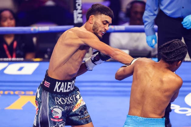 August 01, 2026: (L-R) Lightweight fight Dalis Kaleiopu punches Yeyery Castillo during the Roach Jr. vs Zepeda card inside The Theater at the Virgin Hotels on August 1, 2026 in Las Vegas, NV. CSM. Las Vegas United States of America - ZUMAc04_ 20260801_zma_c04_008 Copyright: xChristopherxTrimx