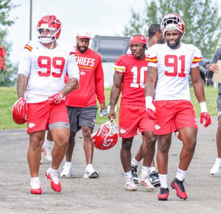 AUGUST 1, 2026: Kansas City Chiefs defensive end Felix Anudike-Uzomah and Kansas City Chiefs defensive lineman Peter Woods walks down the hill towards the field at Chiefs training camp in St. Joseph, MO. CSM St. Joseph United States - ZUMAc04_ 20260801_zma_c04_024 Copyright: xRomanxPunox