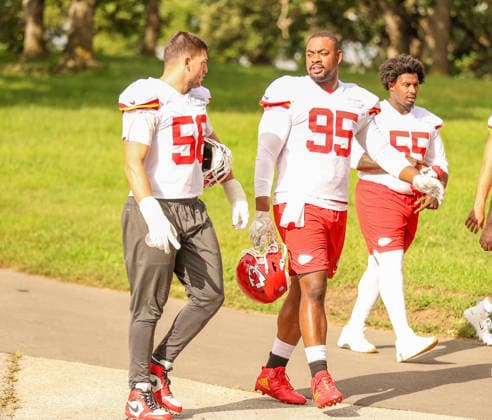 AUGUST 1, 2026: Kansas City Chiefs defensive tackle Chris Jones and Kansas City Chiefs defensive end George Karlaftis walks down the hill towards the field at Chiefs training camp in St. Joseph, MO. CSM St. Joseph United States - ZUMAc04_ 20260801_zma_c04_027 Copyright: xRomanxPunox